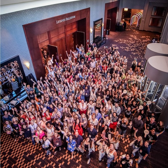 Follow on Instagram! @Shays68_closet - Picture 11 of 16